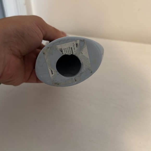 9 inch tall ceramic Blessed Mother statue. Good condition. Modern design. - Picture 5 of 5